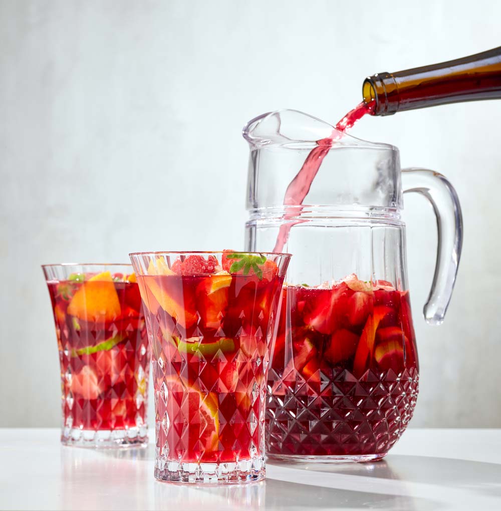 make a cold glass of Sangria with us in one of our team building acitivities